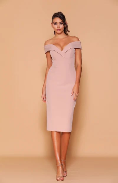 An elegant fully lined midi dress, which is form-fitting and features a beautiful sweetheart neckline.